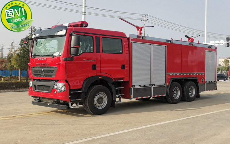 國六重汽12噸水泡沫干粉聯(lián)用消防車(chē)