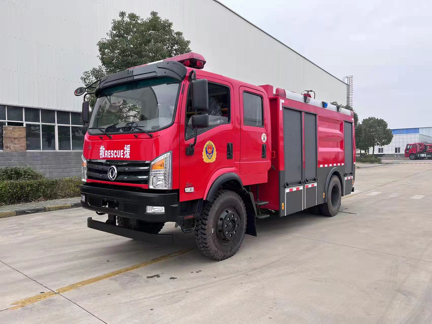 四驅6噸水罐消防車(chē)